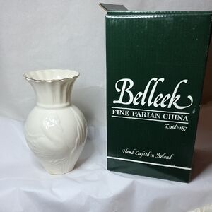 Belleek Irish Porcelain "Swan Vase" Collector's Society With Gold Rim